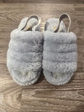 UGG Cozy Fuzzy Slide Slippers in Light Gray size 6